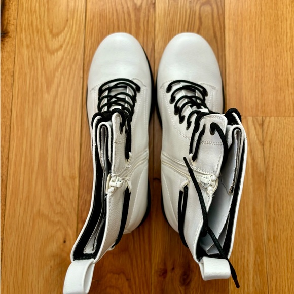 Brand New Boots Size 9 - Picture 2 of 4